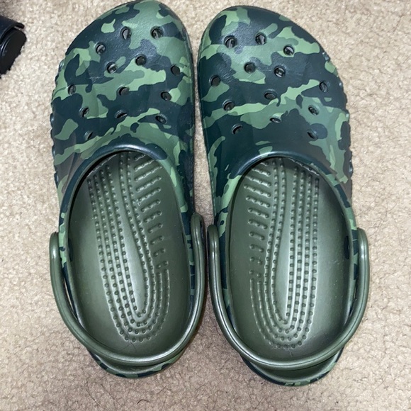 CROCS Shoes - EUC green camo crocs